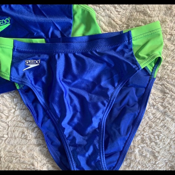 Speedo 2 piece set. New w tags. Size: F 16 ans. - Picture 3 of 4